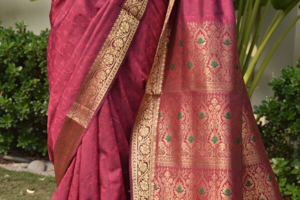 Maroon banarsi silk saari with gold border and blouse fabric