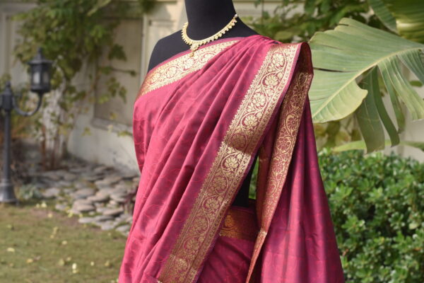 Maroon banarsi silk saari with gold border and blouse fabric