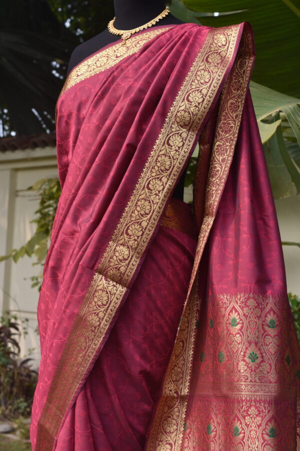 Maroon banarsi silk saari with gold border and blouse fabric