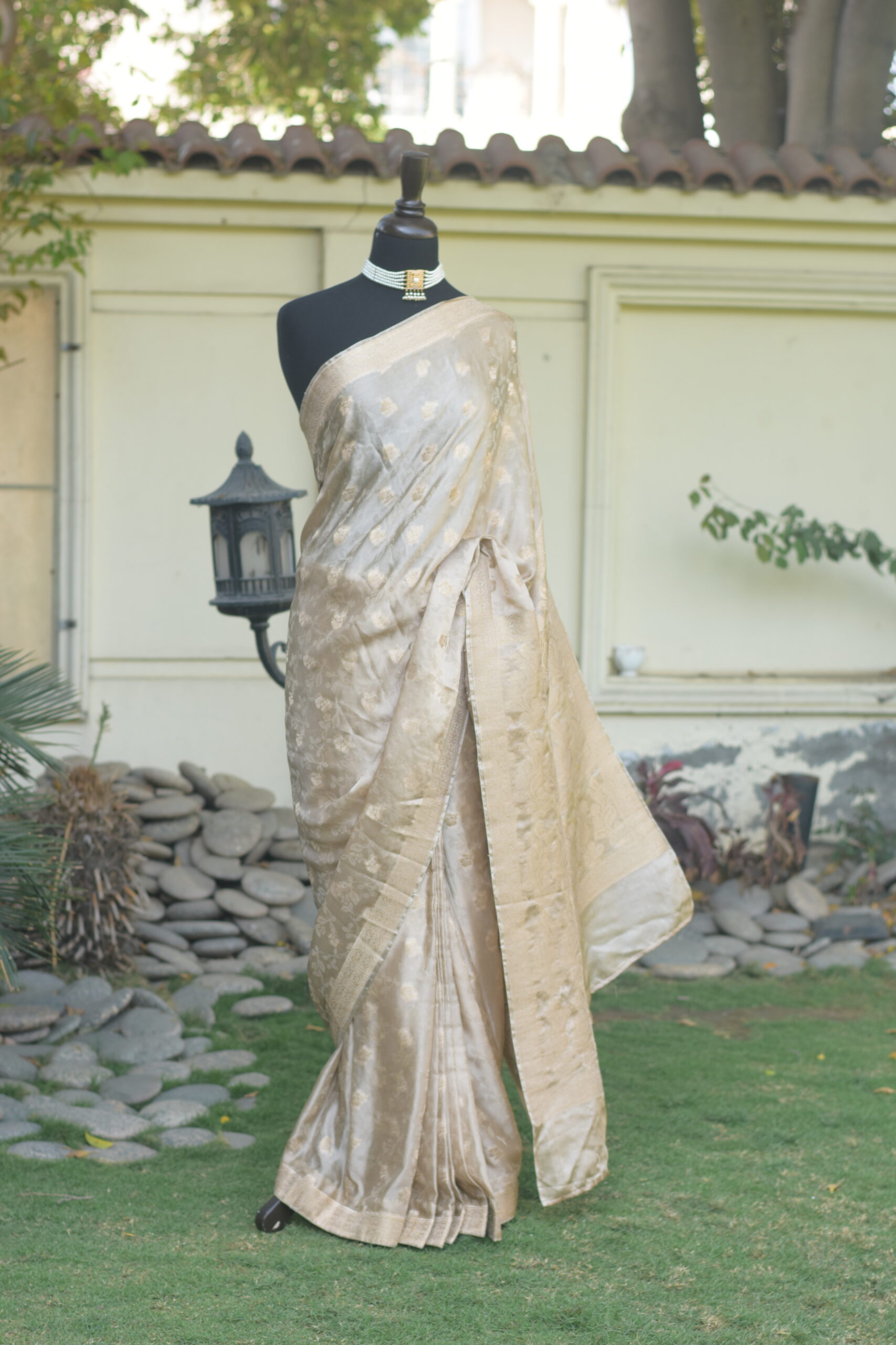 ivory silk banarsi saari ivory silk banarsi saari