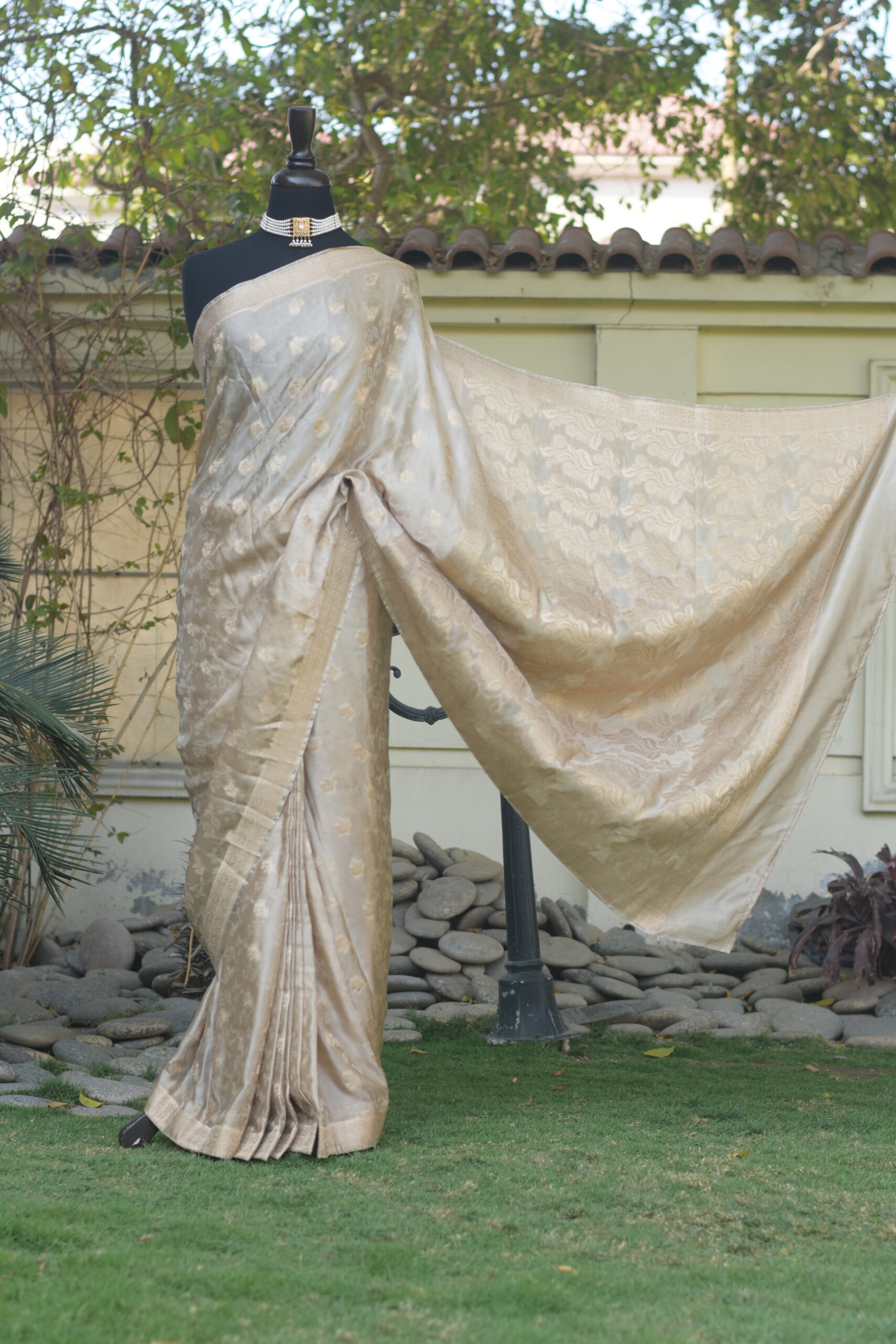 ivory silk banarsi saari ivory silk banarsi saari
