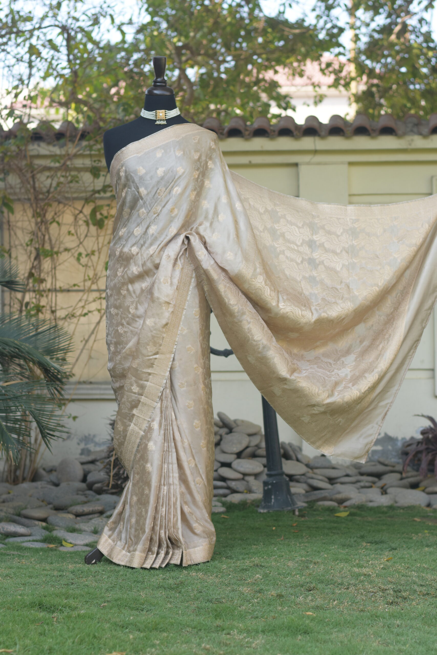 ivory silk banarsi saari ivory silk banarsi saari