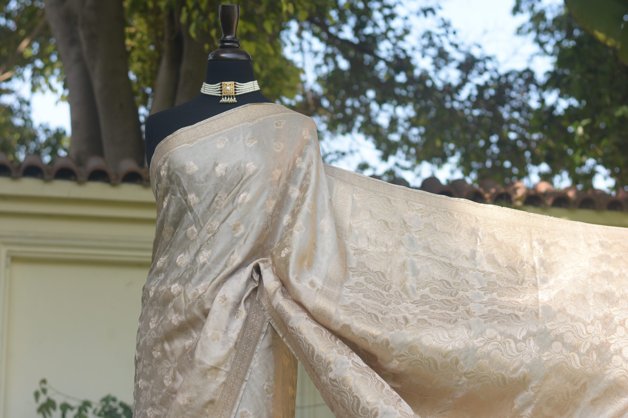 ivory silk banarsi saari ivory silk banarsi saari